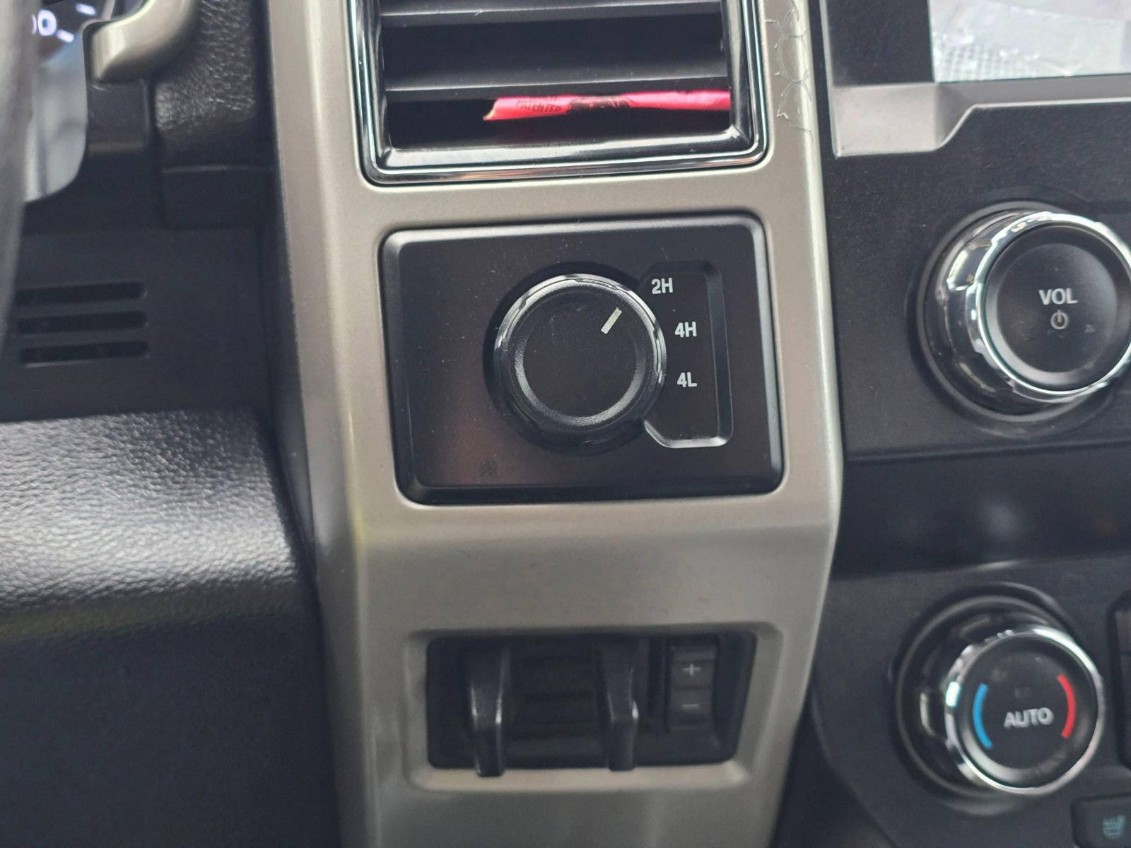 Used 2019 Ford F250 Lariat w/ Lariat Value Package AWD/4WD image 32