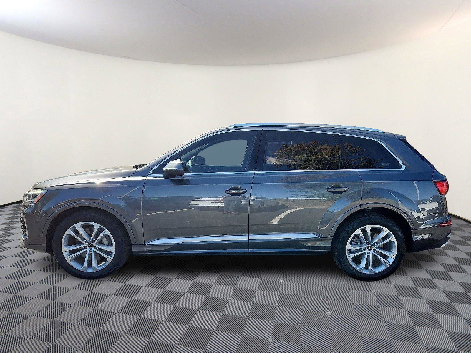 Used 2025 Audi Q7 3.0T Prestige w/ Prestige Package image 4