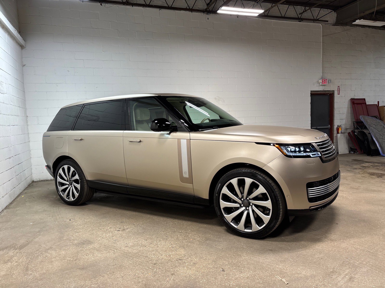 New 2026 Land Rover Range Rover SV AWD/4WD image 5