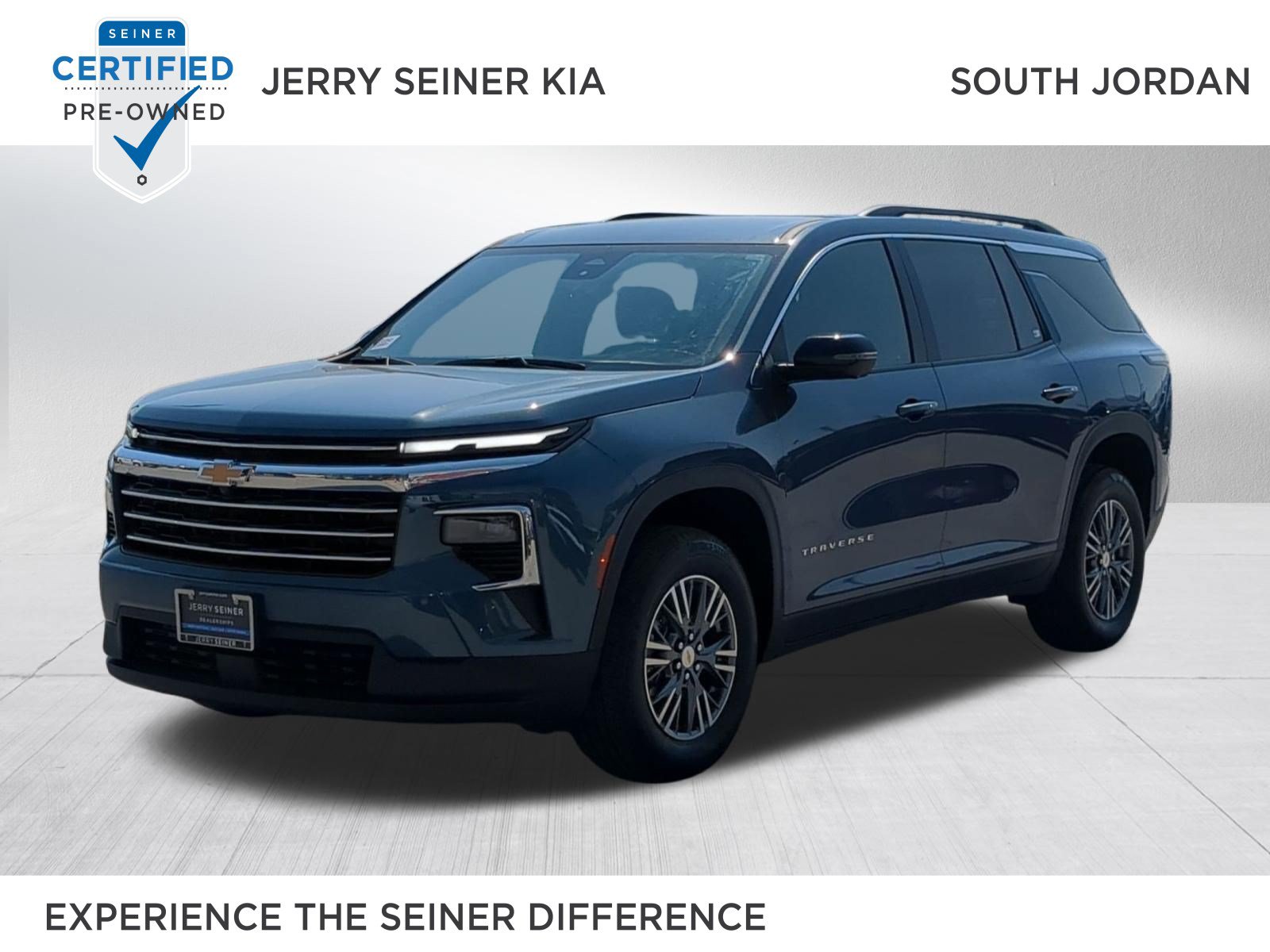 Used 2024 Chevrolet Traverse LT w/ Trailering Package FWD image 1