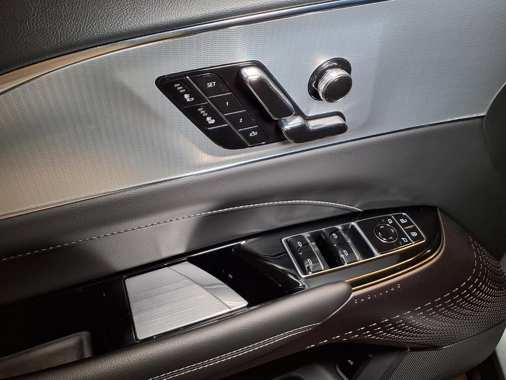 Certified 2024 Cadillac Lyriq Tech AWD/4WD image 13