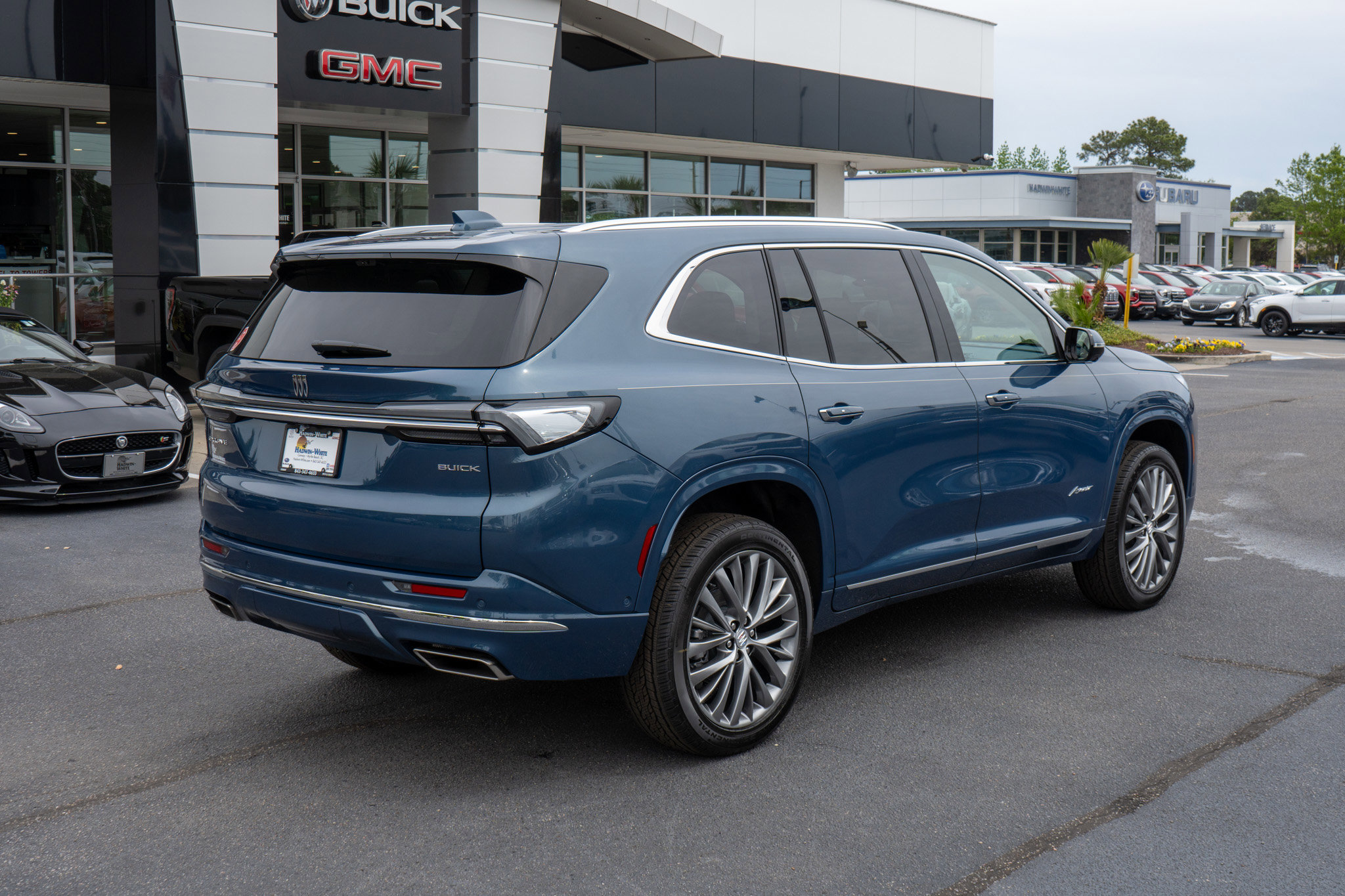 New 2026 Buick Enclave Avenir image 3