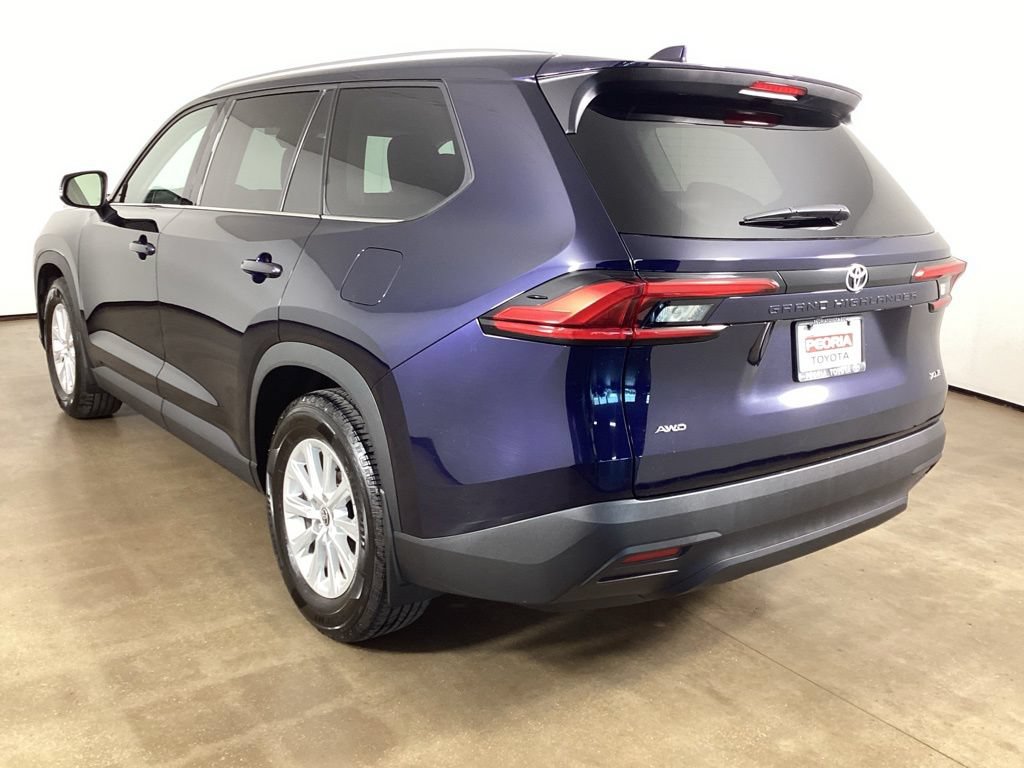 Used 2024 Toyota Grand Highlander AWD image 9