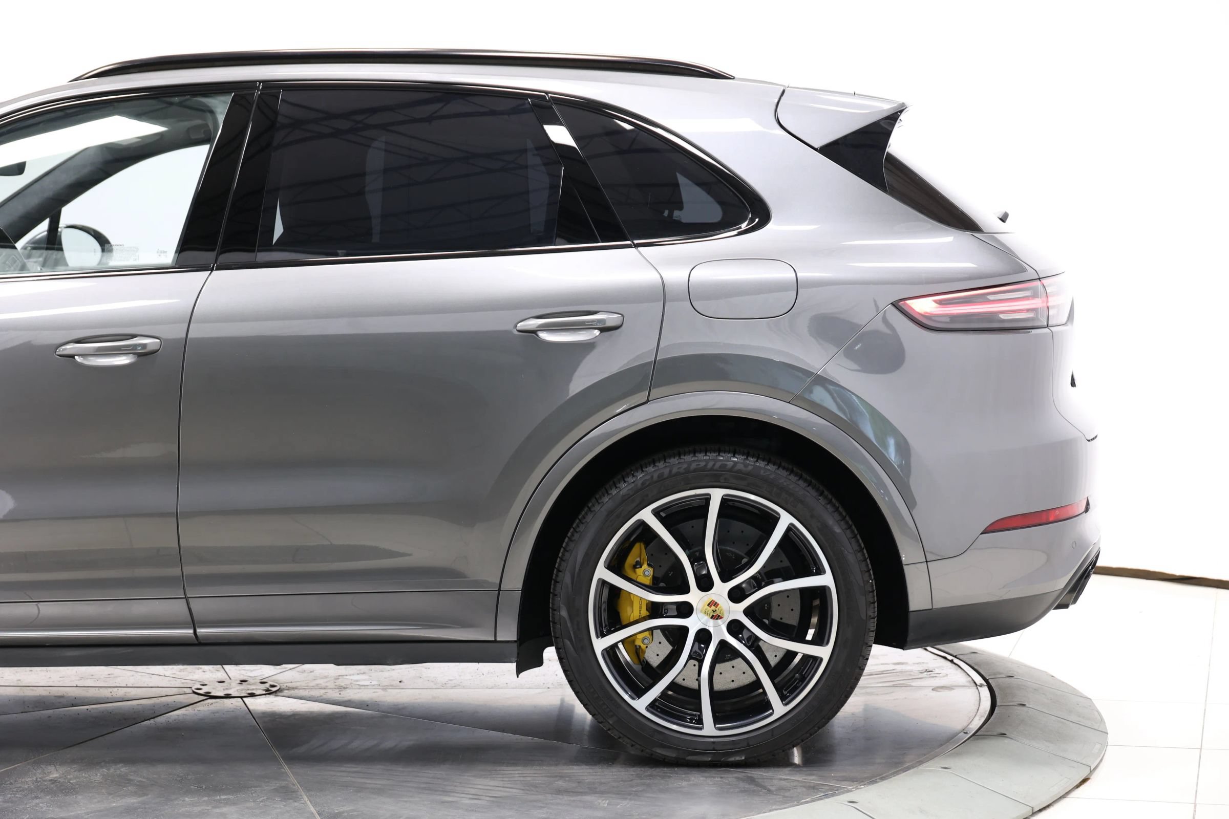 Used 2021 Porsche Cayenne Turbo S AWD/4WD image 10