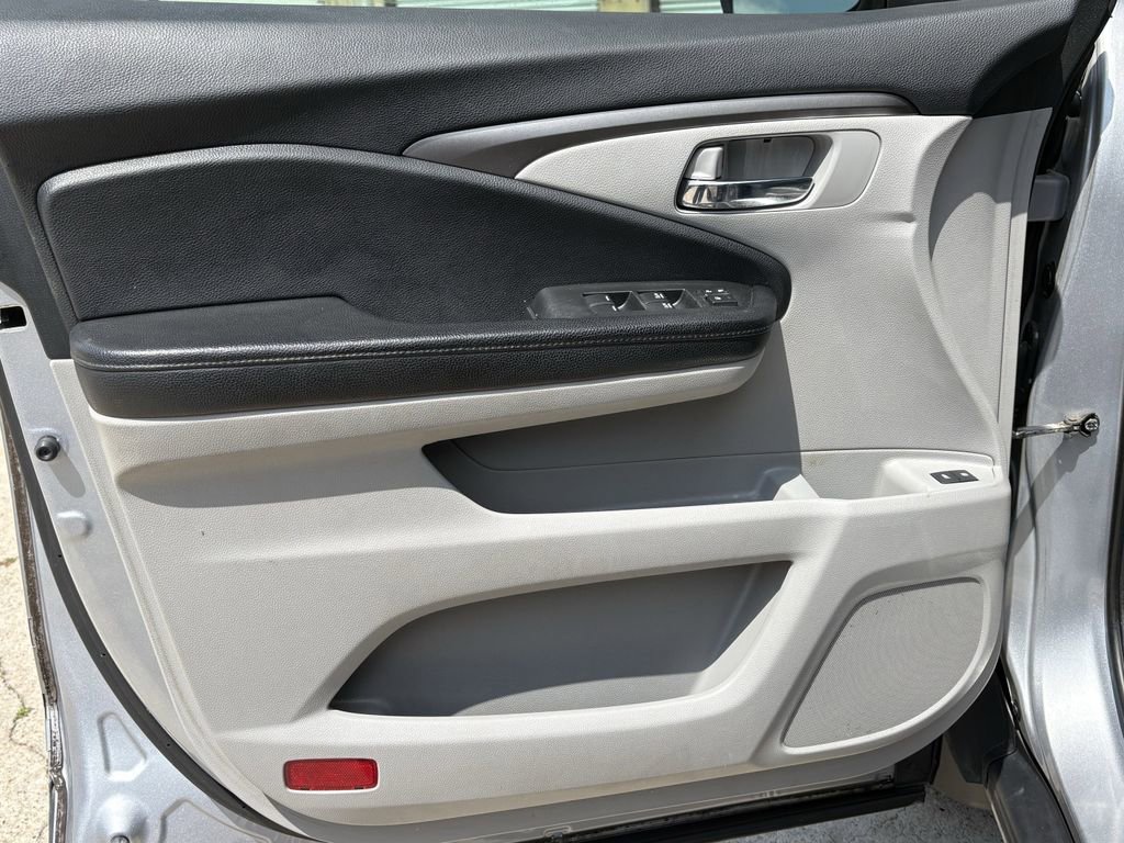 Used 2017 Honda Pilot EX-L image 2