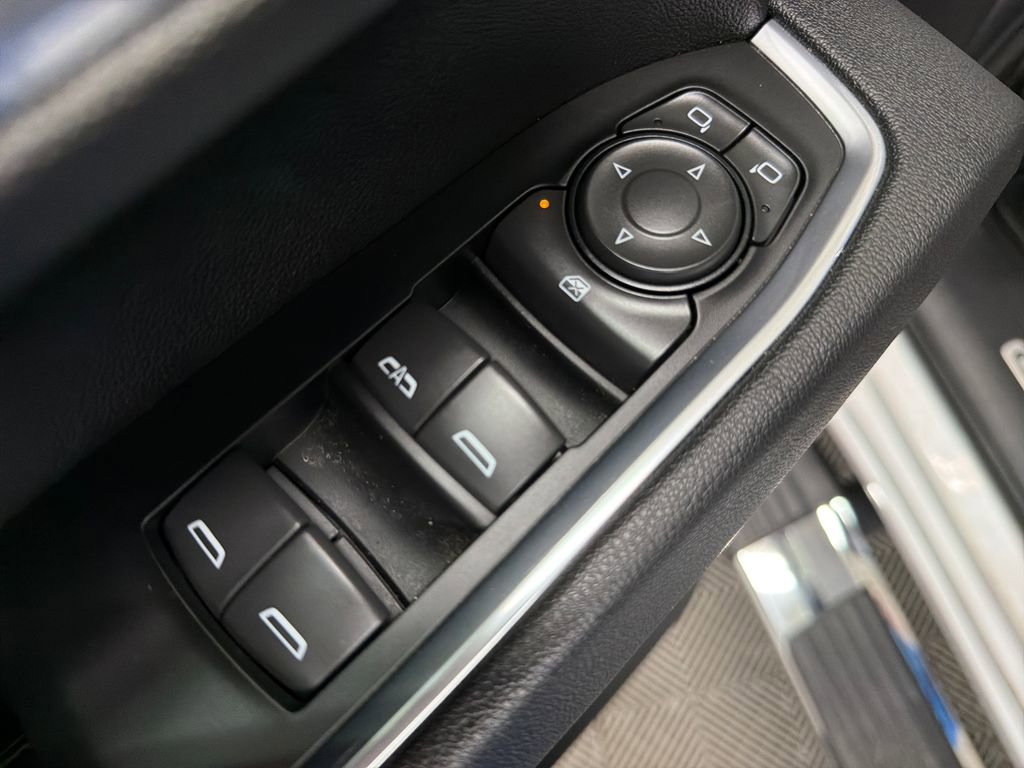 Used 2025 Chevrolet Silverado 2500 LT w/ Convenience Package AWD/4WD image 17