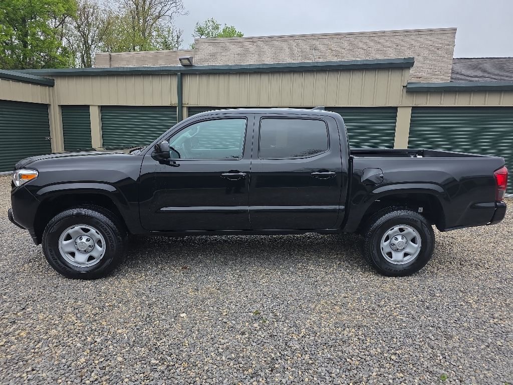 Certified 2023 Toyota Tacoma SR AWD/4WD image 3