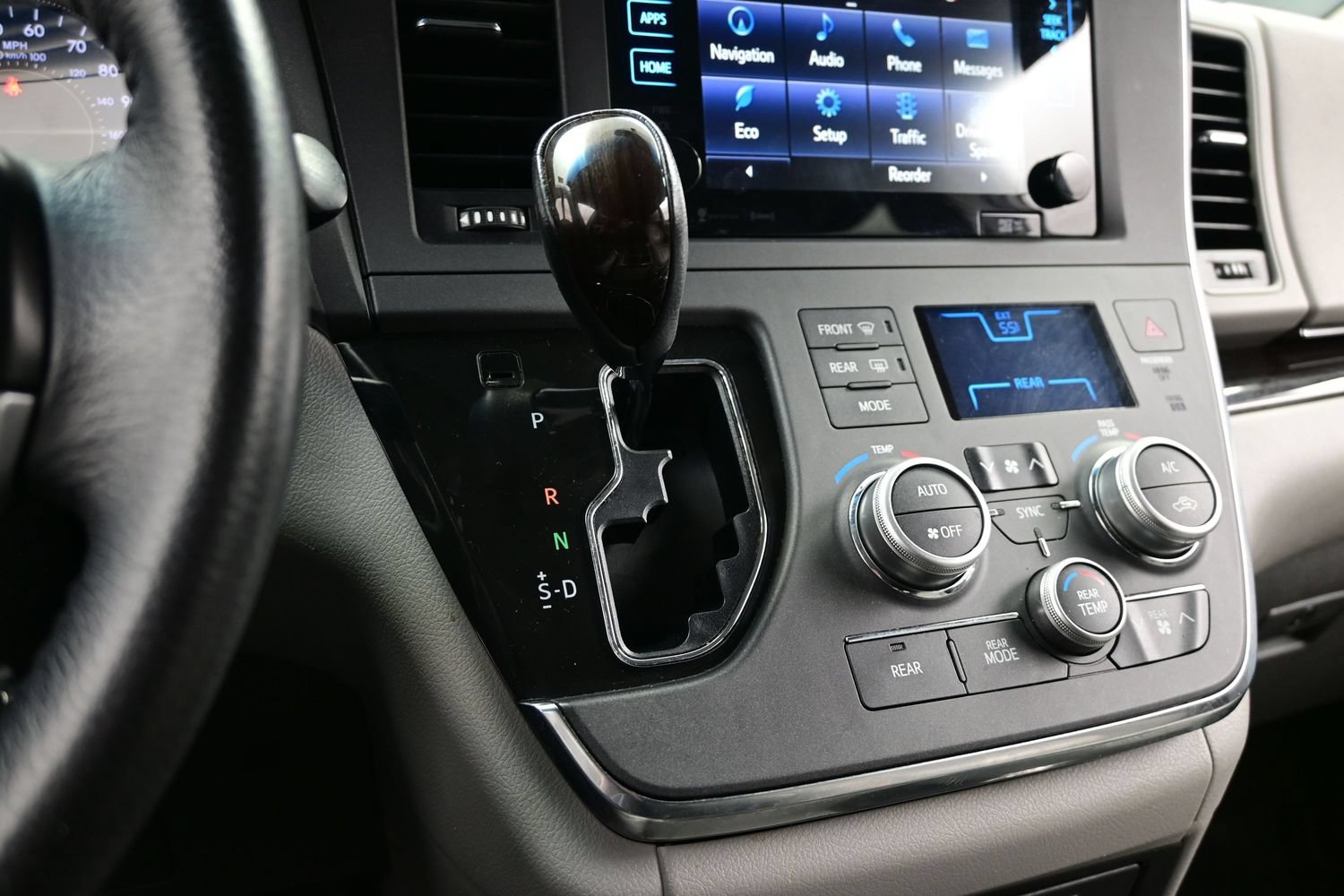 Used 2017 Toyota Sienna XLE w/ XLE Navigation Package FWD image 24