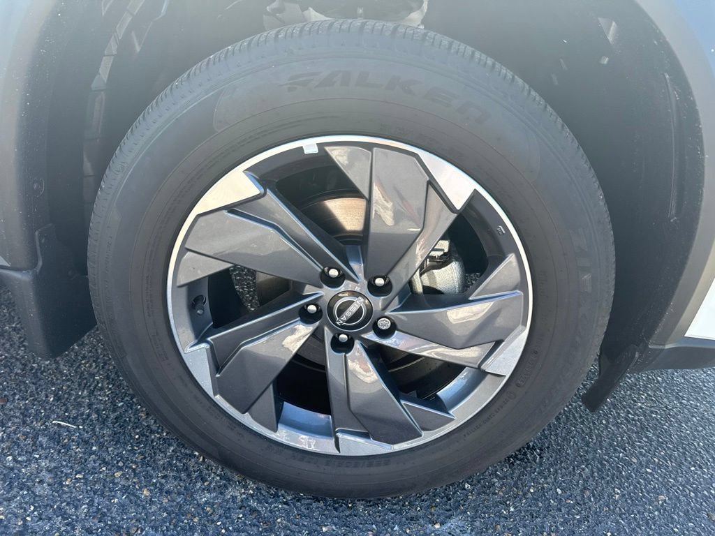 Used 2026 Nissan Rogue SV FWD image 8