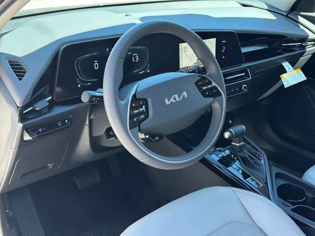New 2025 Kia Niro EX image 16