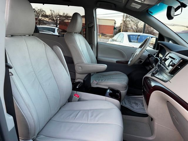 Used 2012 Toyota Sienna XLE AWD/4WD image 22