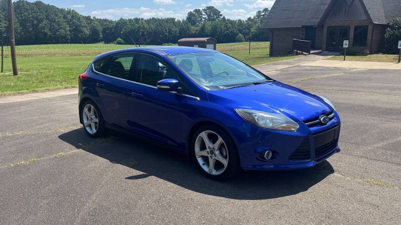 Used 2013 Ford Focus Titanium w/ Titanium Handling Pkg FWD image 2