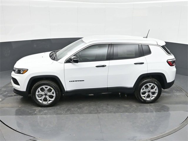 Used 2025 Jeep Compass Sport image 35