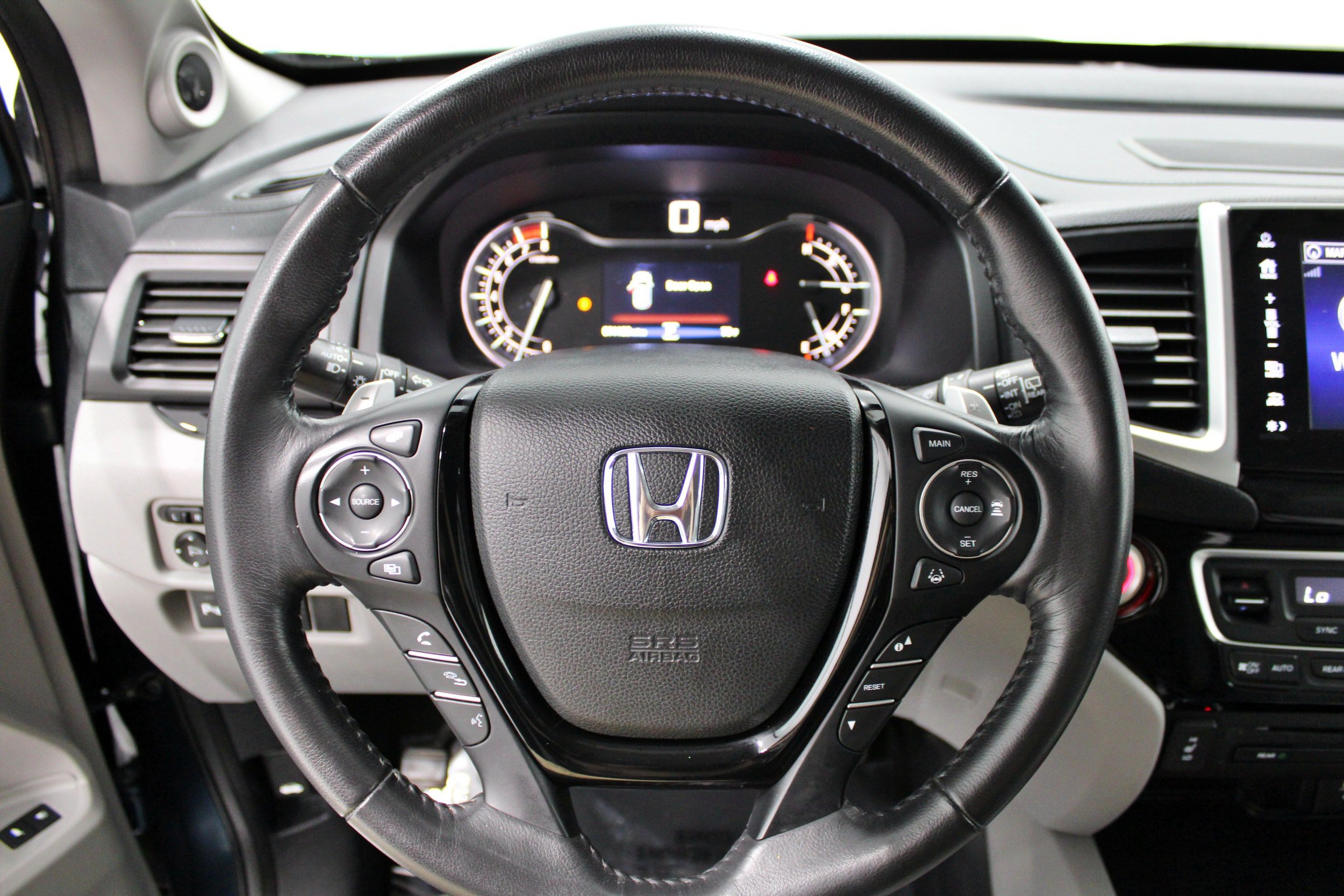 Used 2017 Honda Pilot Touring image 7