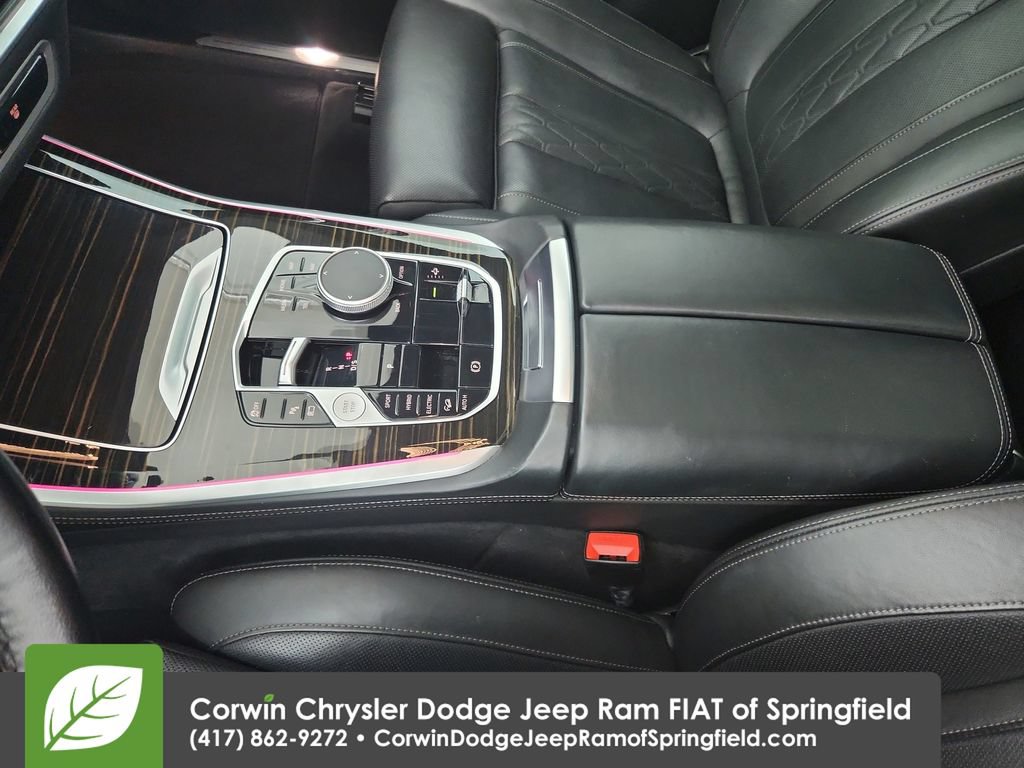 Used 2025 BMW X5 xDrive50e AWD/4WD image 28
