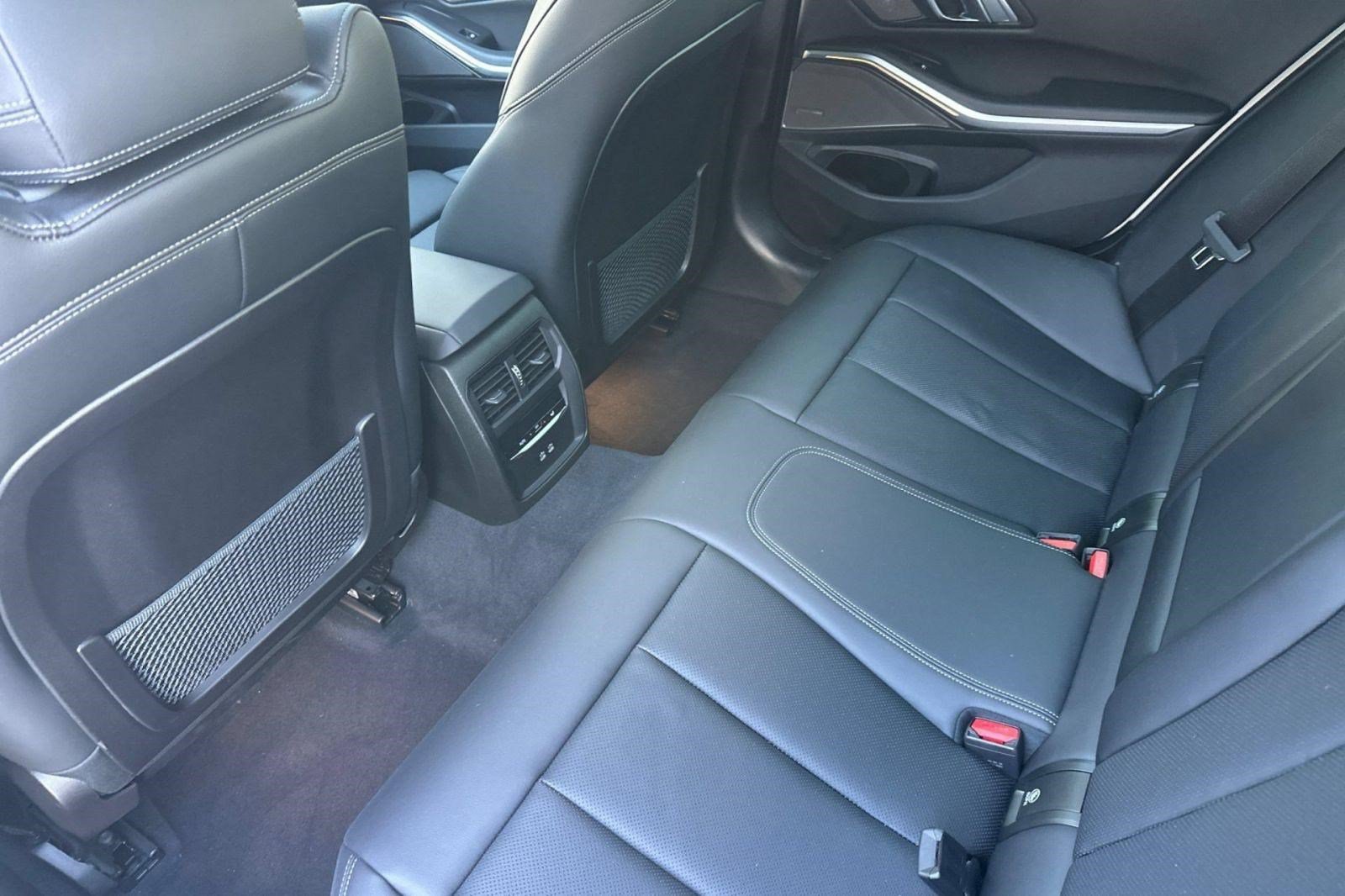 Used 2023 BMW 330i Sedan w/ Premium Package RWD image 31