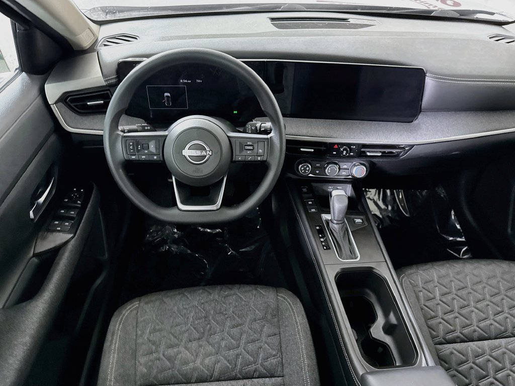 Used 2025 Nissan Kicks SV AWD/4WD image 4