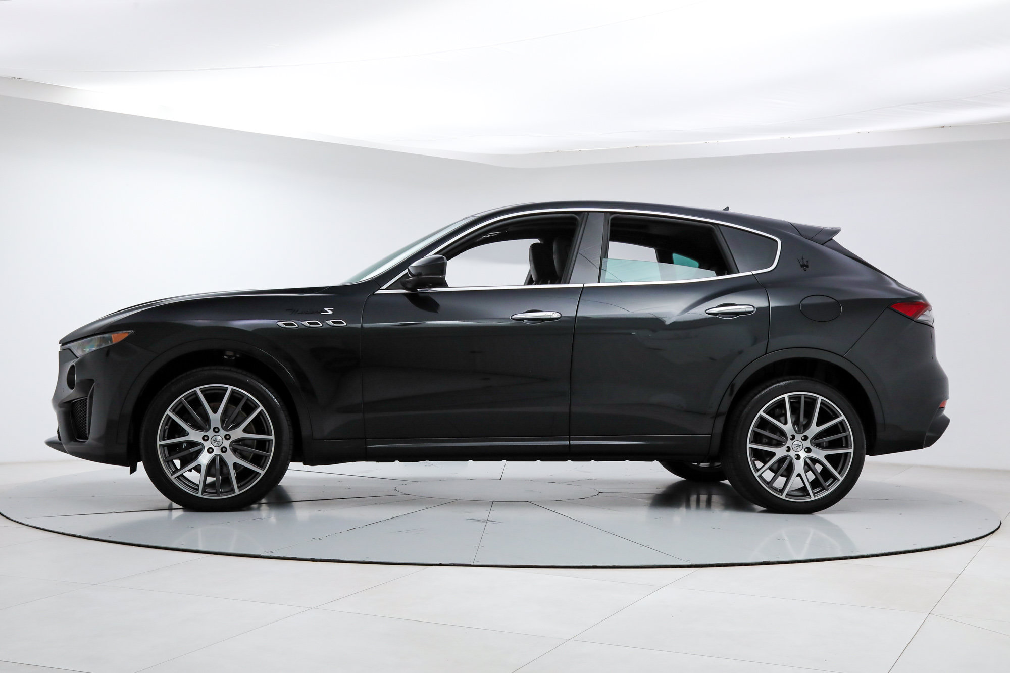 Certified 2022 Maserati Levante Modena S AWD/4WD image 2