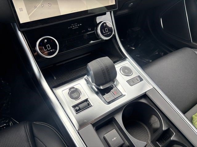 New 2024 Jaguar XF R-Dynamic SE AWD/4WD image 24