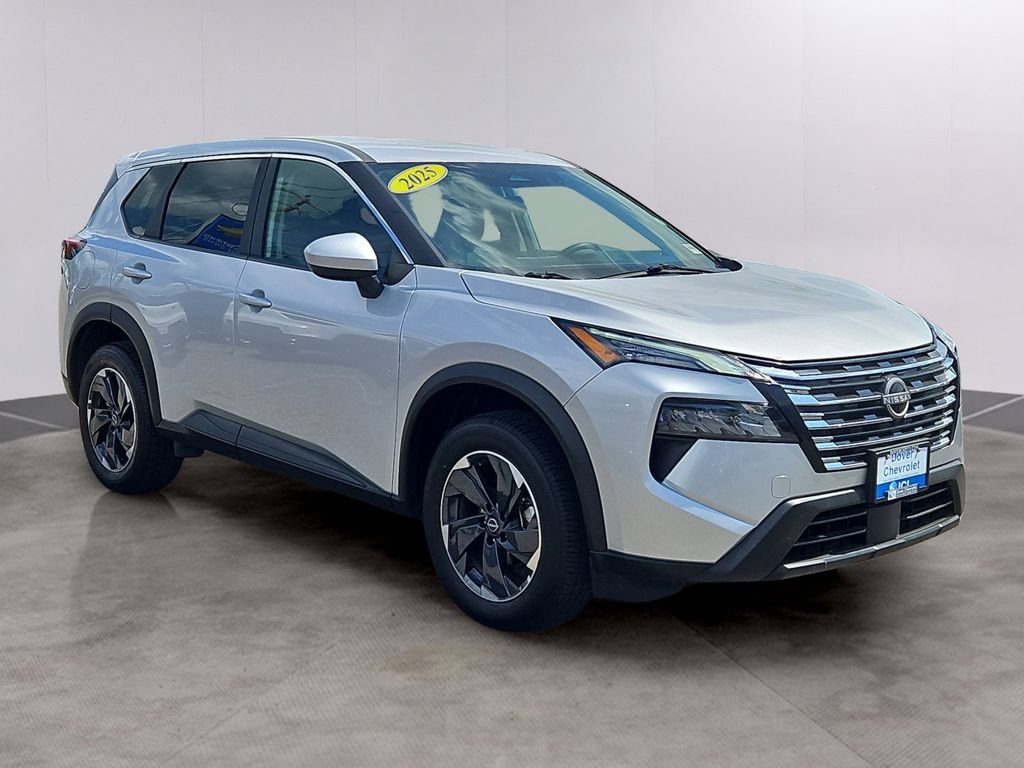 Used 2025 Nissan Rogue SV AWD/4WD image 3