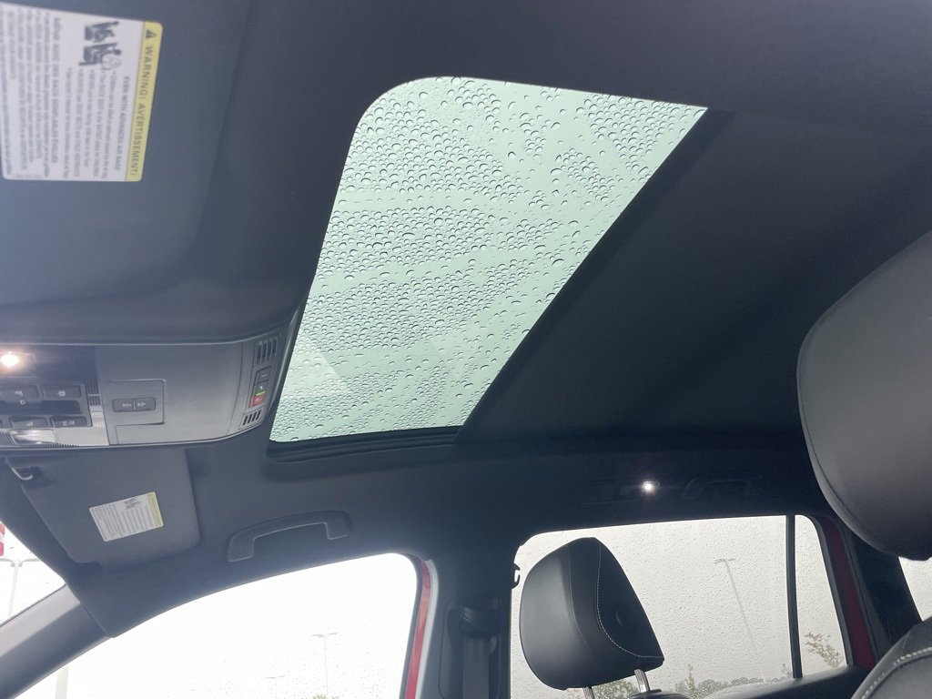 Used 2024 Volkswagen Tiguan SE R-Line image 23