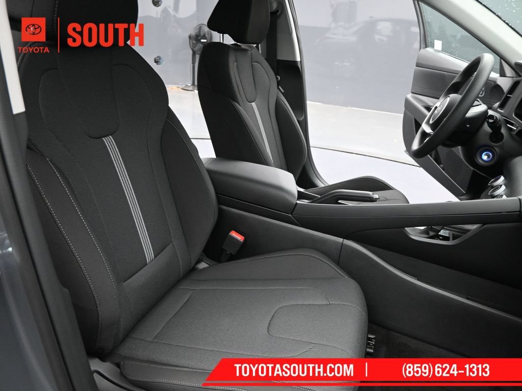 Used 2025 Hyundai Elantra SE FWD image 27