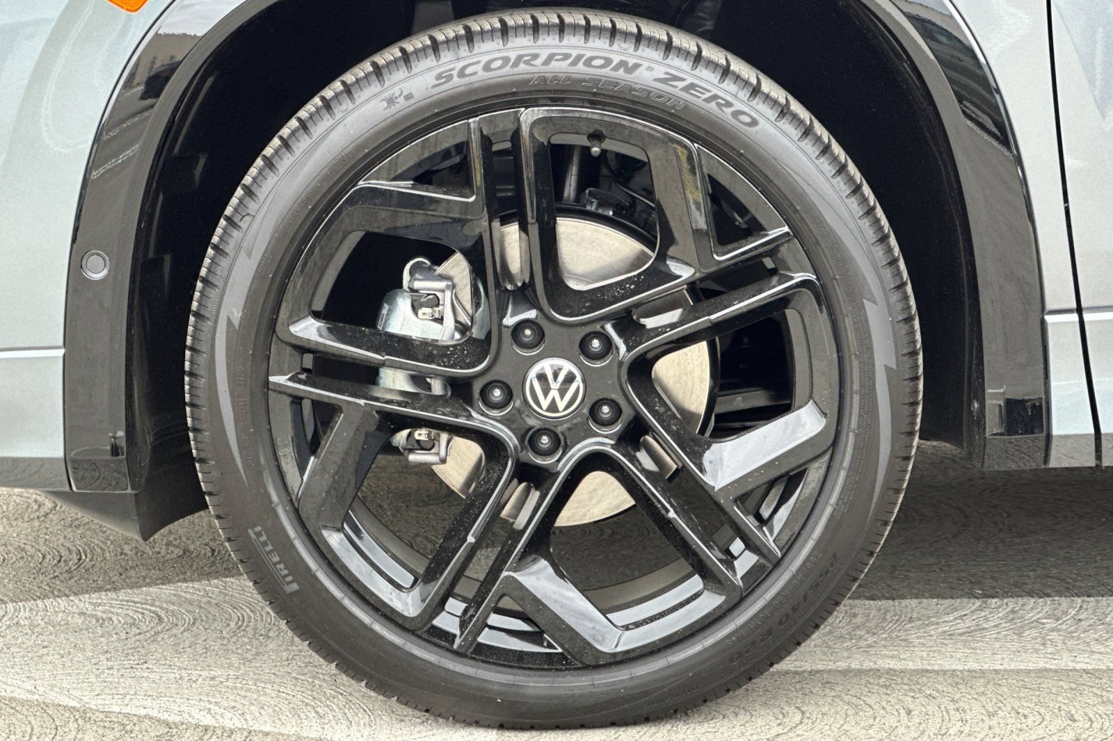 New 2026 Volkswagen Tiguan SE R-Line FWD image 25