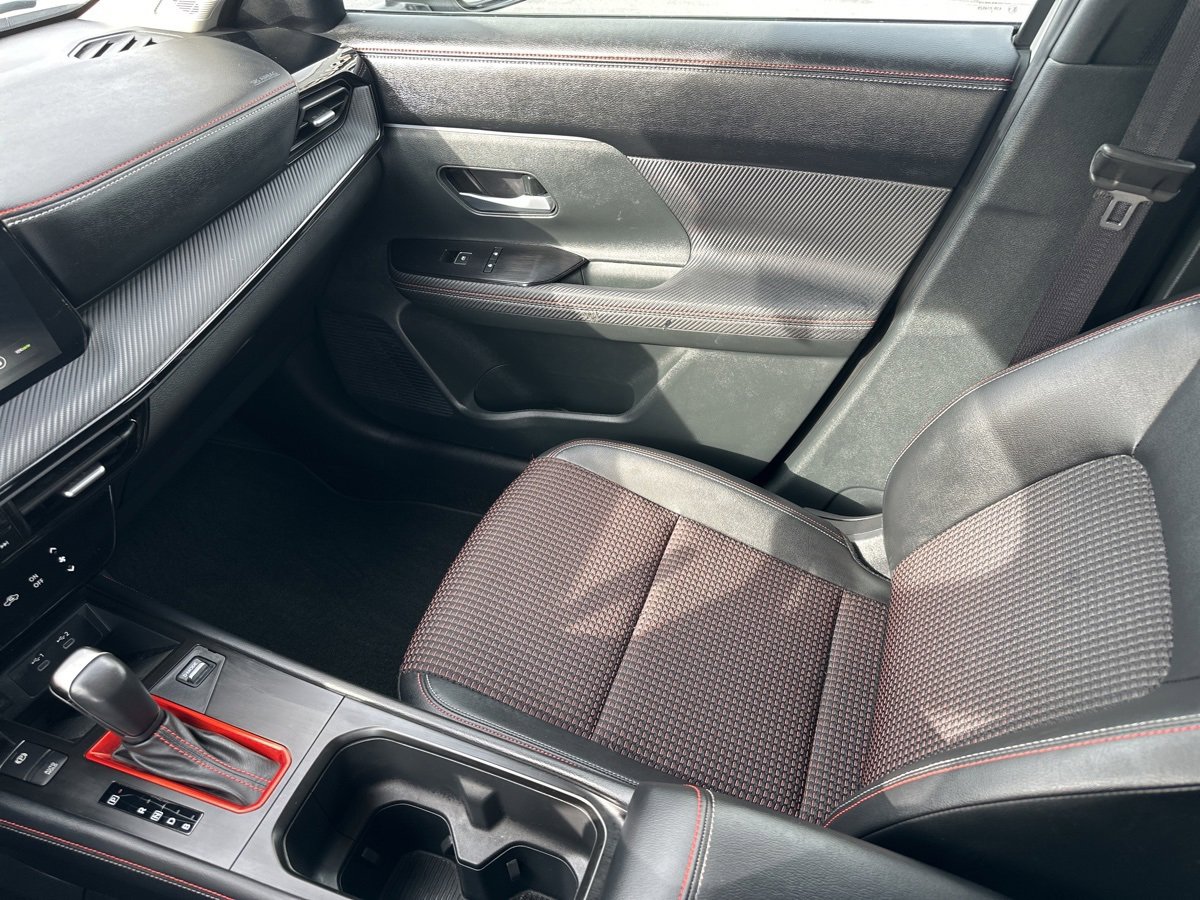 Used 2025 Nissan Kicks SR image 17