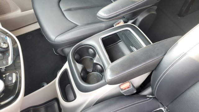 Used 2024 Chrysler Pacifica Touring-L FWD image 18