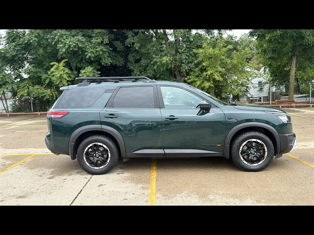 Used 2023 Nissan Pathfinder SV AWD/4WD image 6