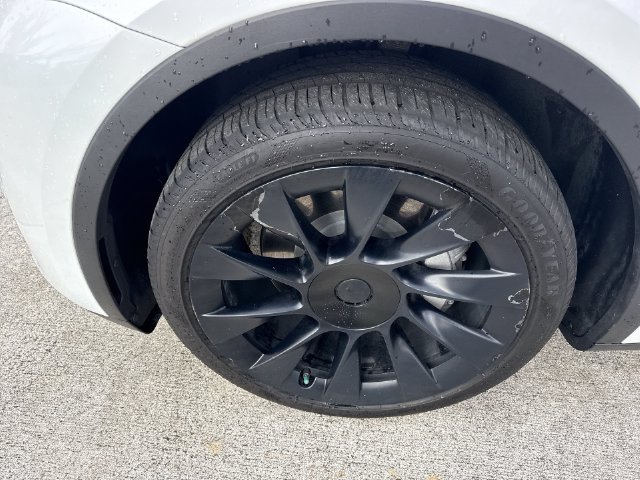 Used 2023 Tesla Model Y Long Range AWD/4WD image 10