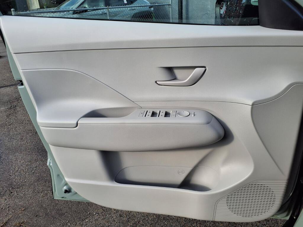 New 2027 Hyundai Kona SE FWD image 8