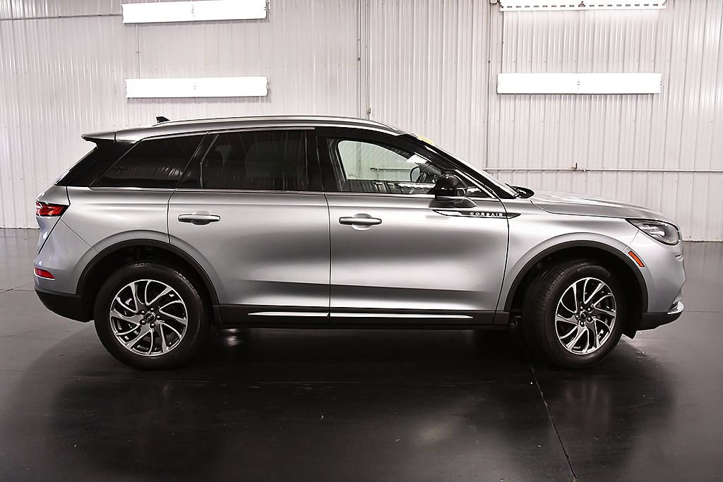 Used 2022 Lincoln Corsair AWD w/ Equipment Group 101A image 9