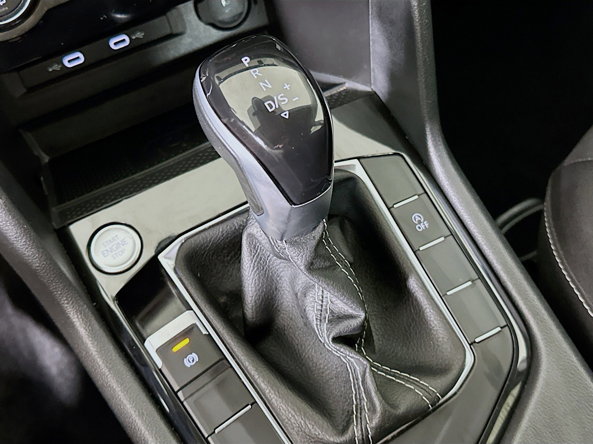 Used 2024 Volkswagen Taos SE image 24