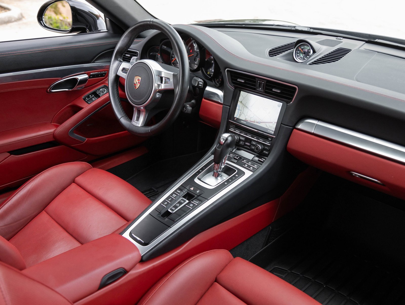 Used 2015 Porsche 911 Turbo image 14