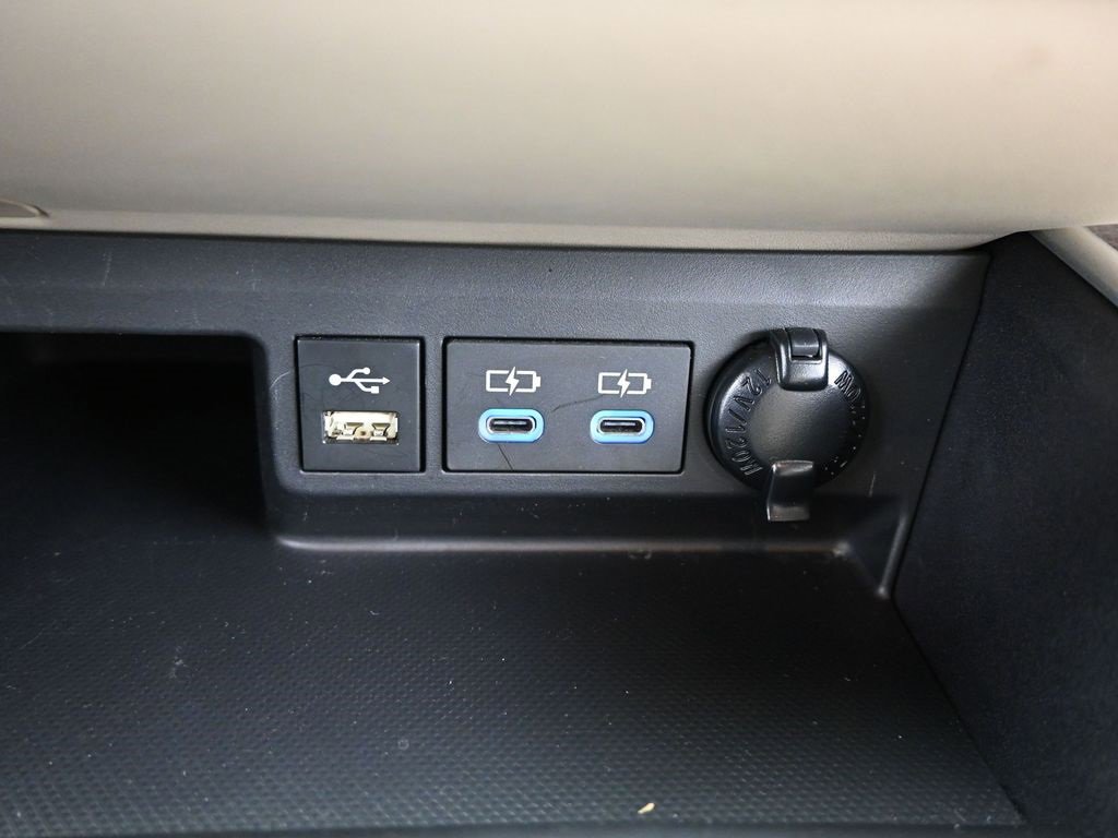 Used 2022 Toyota Highlander XLE image 38