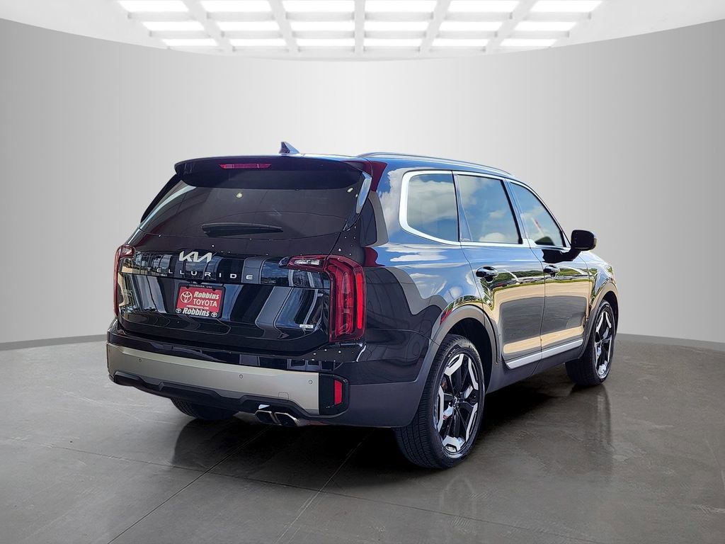 Used 2023 Kia Telluride S image 5