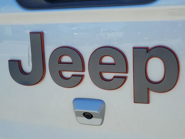 Used 2024 Jeep Gladiator Mojave w/ Technology Group AWD/4WD image 8