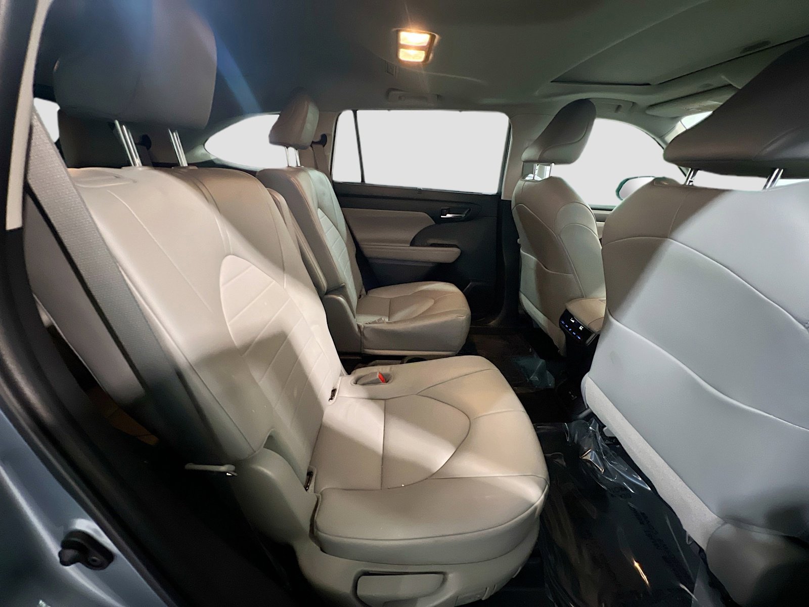 Used 2022 Toyota Highlander XLE image 21