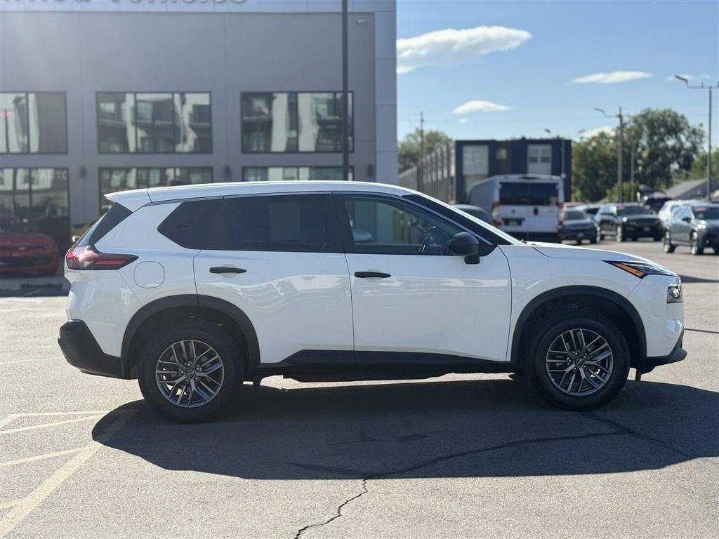 Used 2023 Nissan Rogue S AWD/4WD image 8