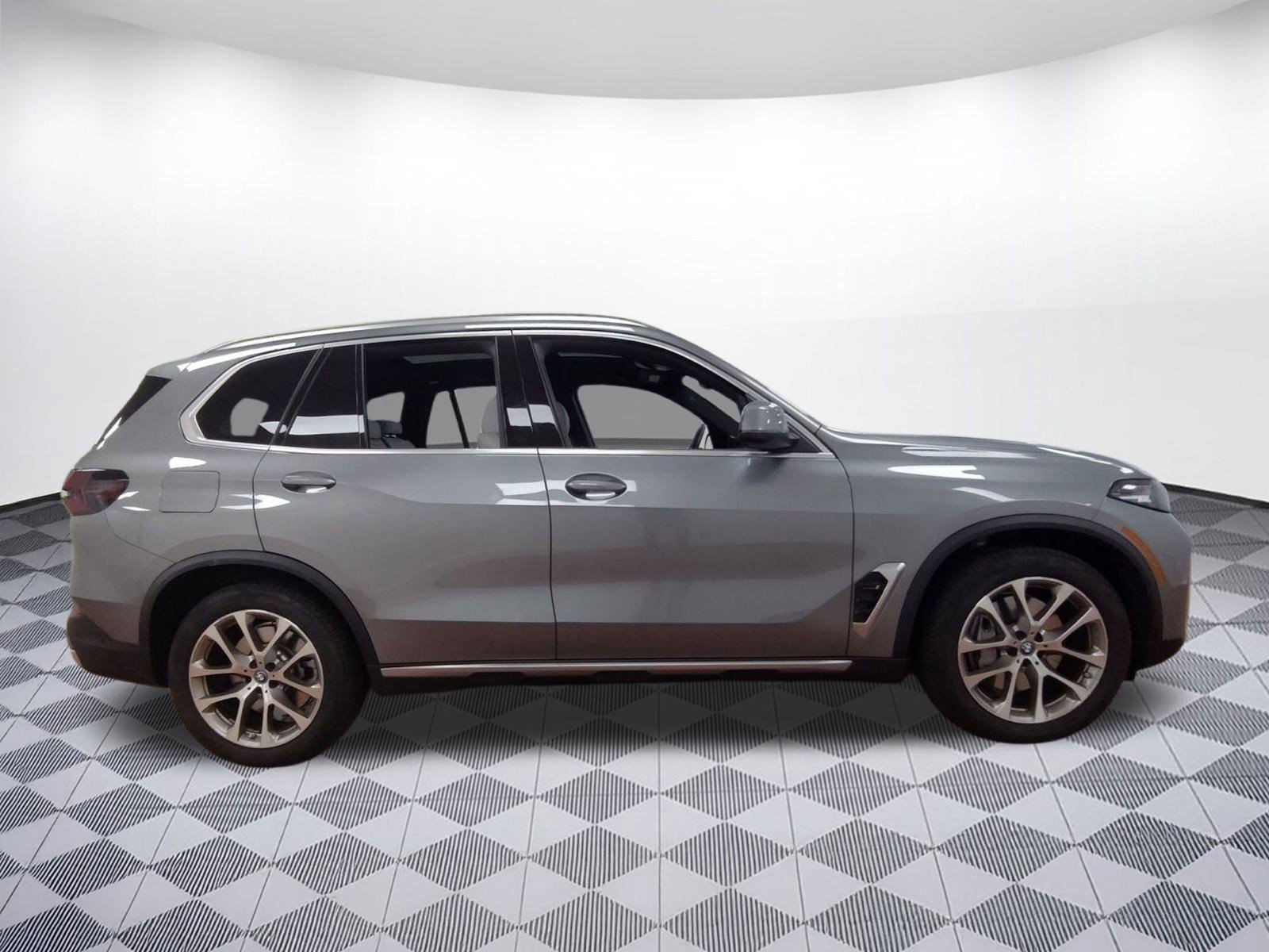 Certified 2024 BMW X5 xDrive50e image 7