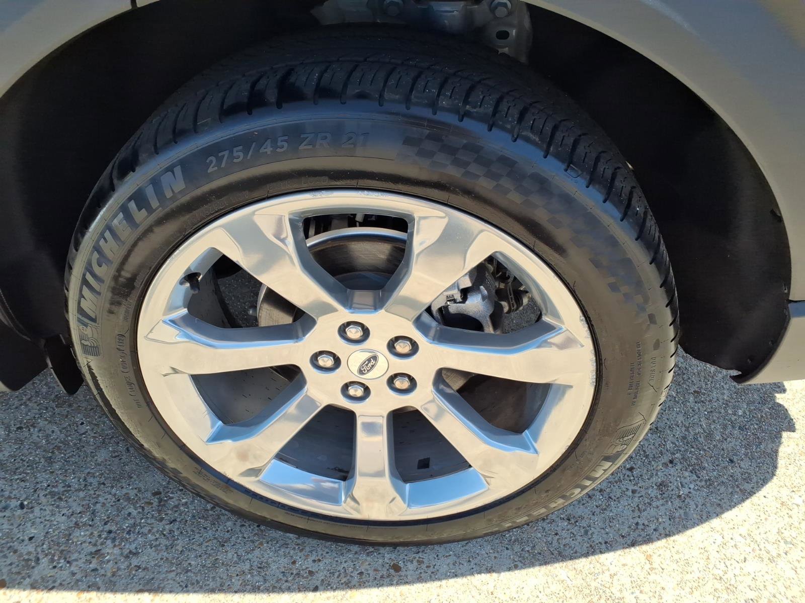 Used 2020 Ford Explorer Platinum w/ Premium Technology Package image 21