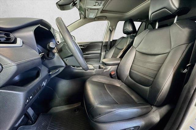 Used 2022 Toyota RAV4 XLE Premium AWD/4WD image 18