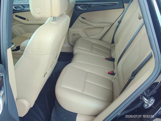 Used 2018 Porsche Macan AWD/4WD image 5