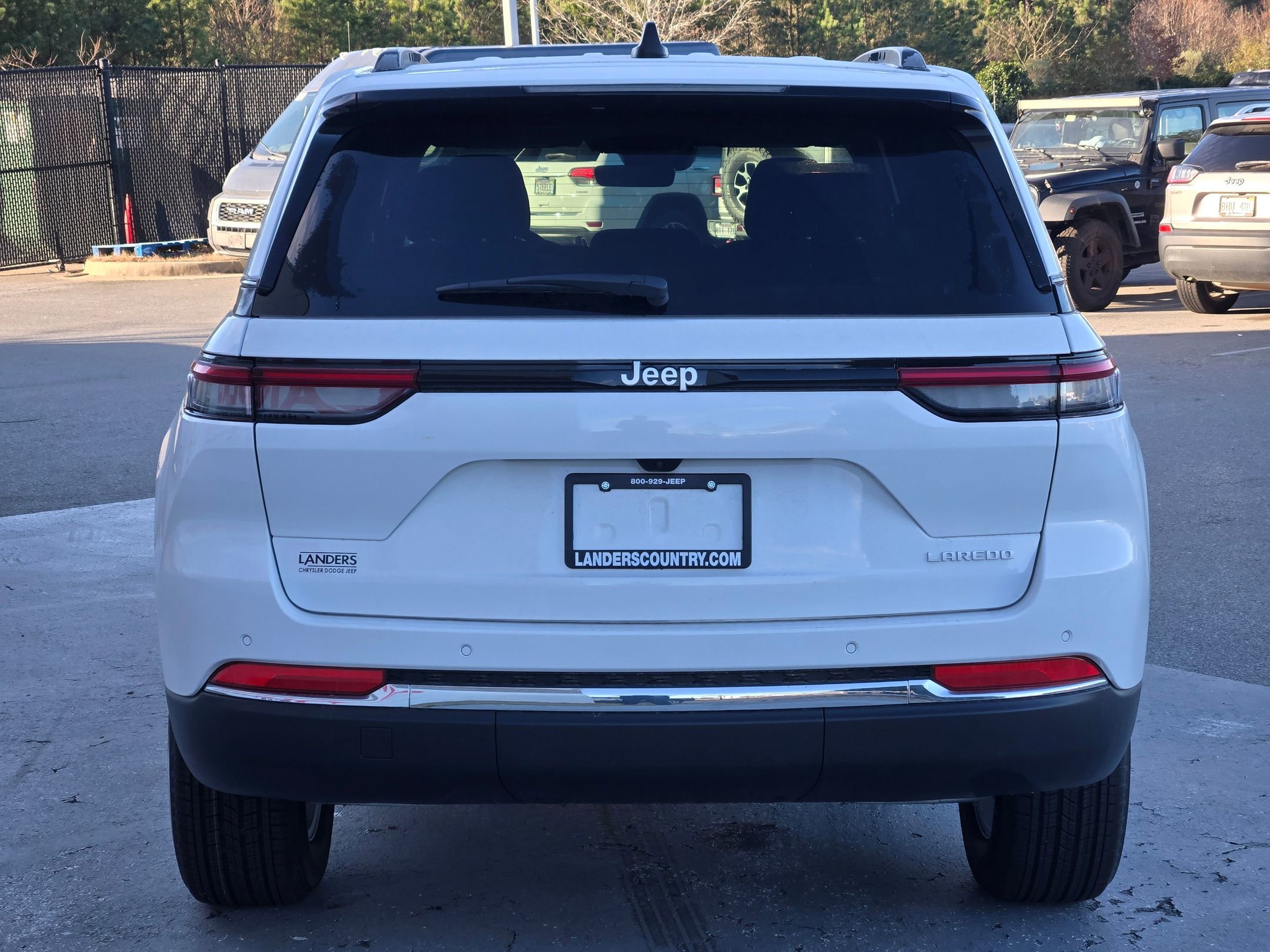 New 2025 Jeep Grand Cherokee Laredo image 6