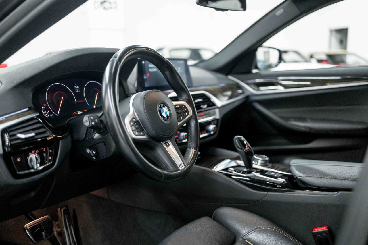 Used 2019 BMW 540i w/ M Sport Package RWD image 2