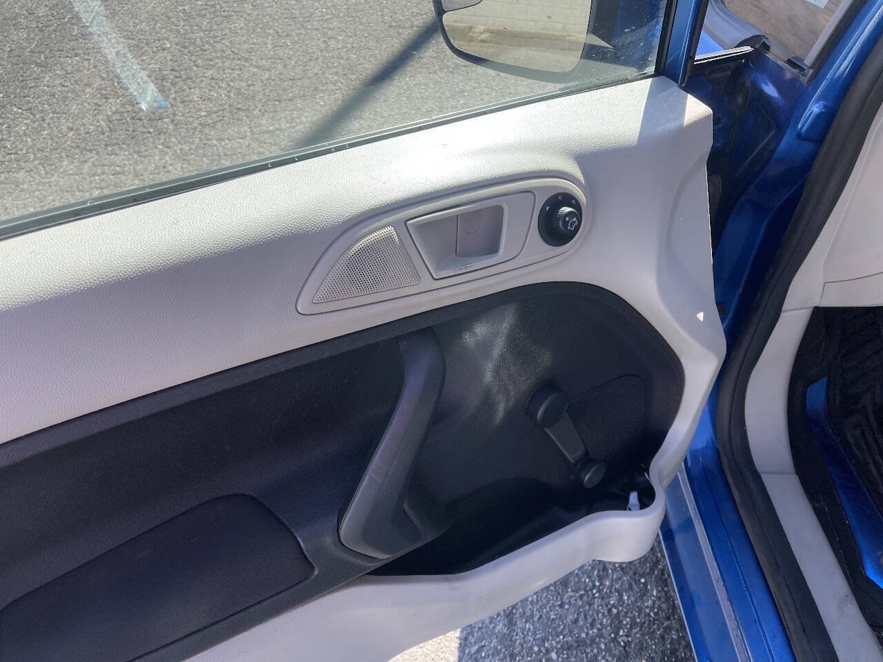 Used 2011 Ford Fiesta S FWD image 6