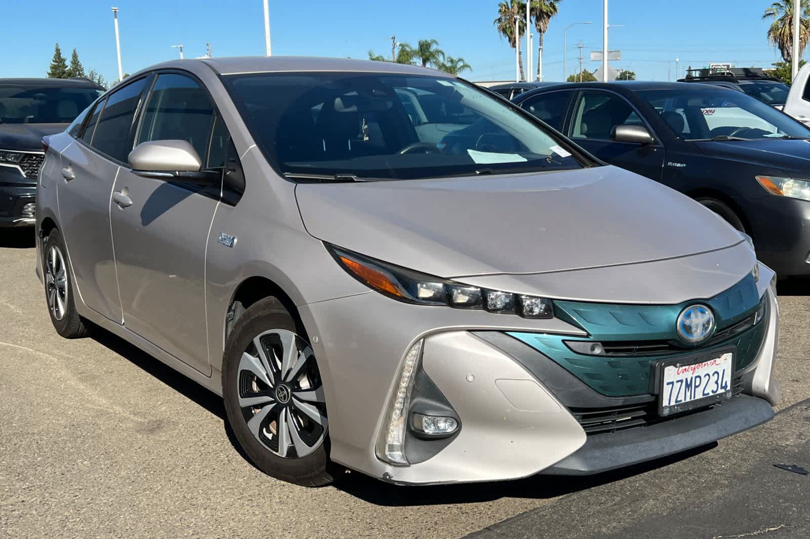 Used 2017 Toyota Prius Prime Advanced w/ Carpet Mat Package FWD image 3