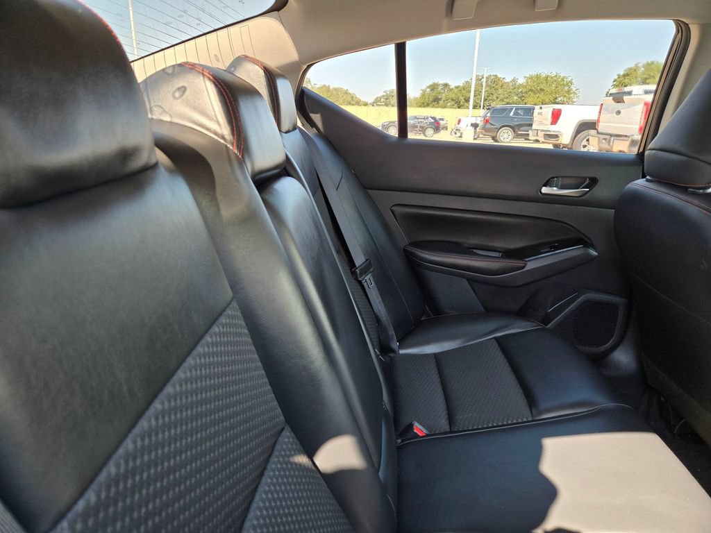 Used 2024 Nissan Altima 2.5 SR FWD image 15