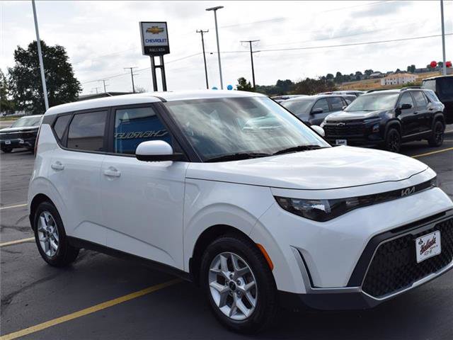 Used 2023 Kia Soul LX w/ LX Technology Package image 2